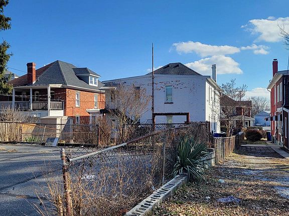 2nd image of 807 Mulberry Ave