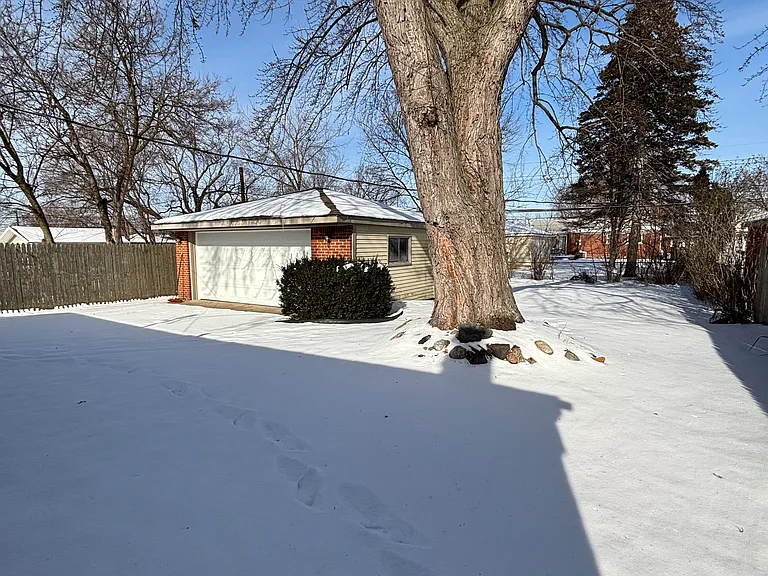30772 Grandview Ave — Photo 4