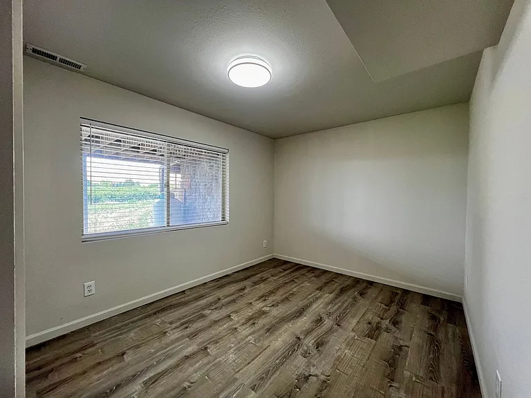 5204 Roza Hill Dr — Photo 18