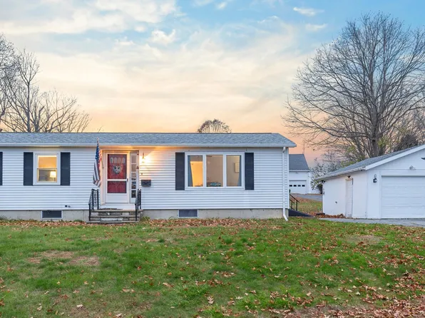 4 Russell Street, Farmingdale, ME 04344