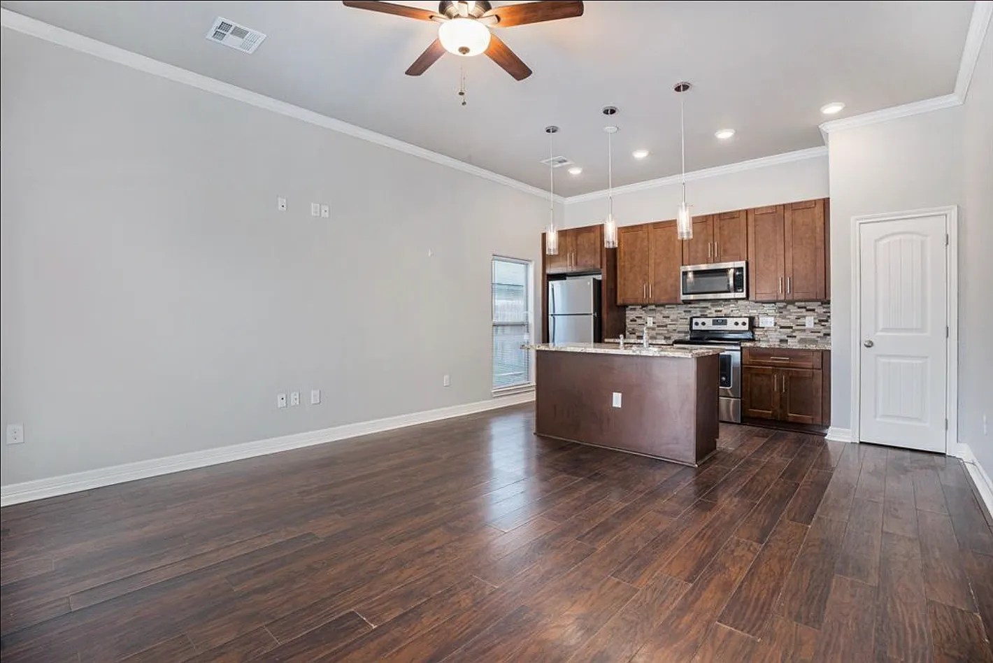 2 bed, 960 sqft, $1,500 — Photo 3