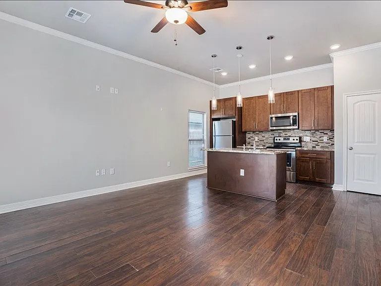5301 Wylie St — Photo 3