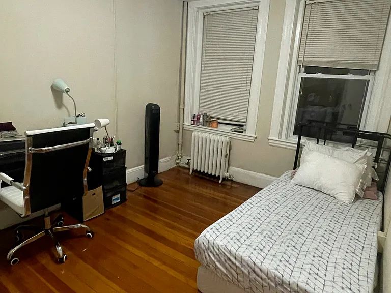 220 Hanover St #3 — Photo 47