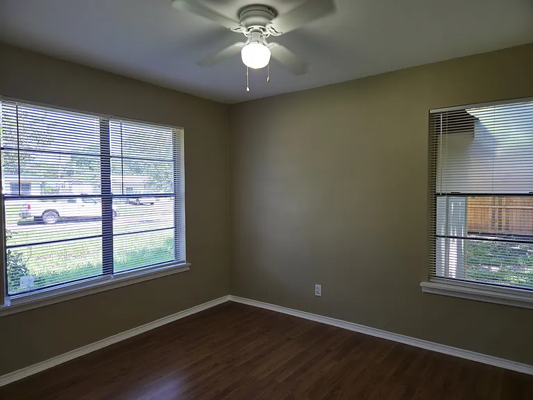 613 Jardin Dr — Photo 9