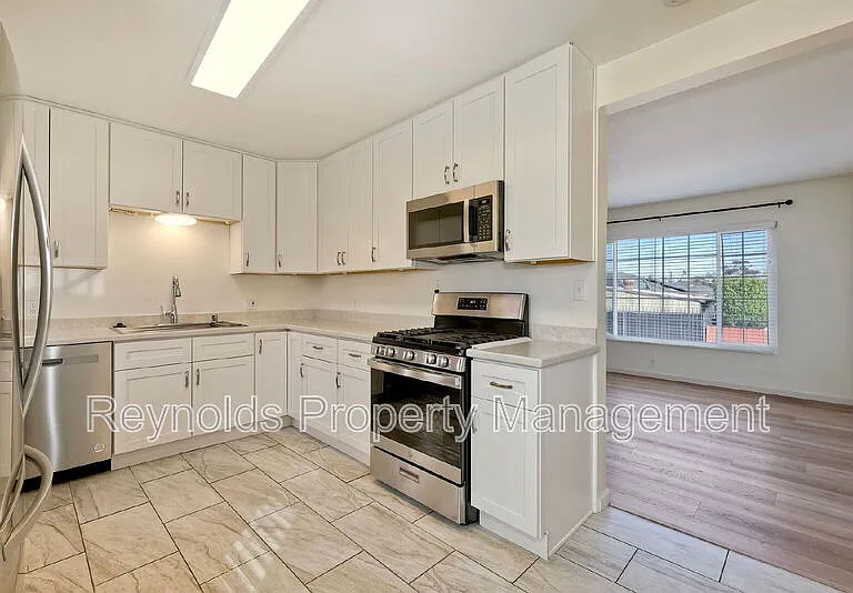3341 Chamoune Ave — Photo 6