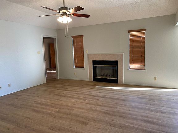 5th image of 2906 N Oakes St