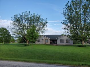 9 Sand Lake Ct, Monticello, IL 61856