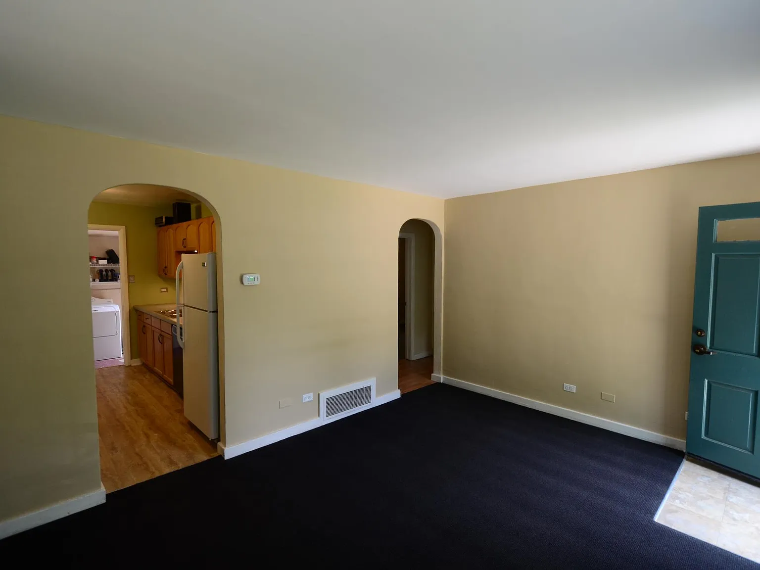 2 bed, 870 sqft, $1,950 — Photo 2