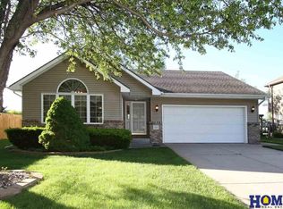 727 Glenarbor Cir, Lincoln, NE 68512