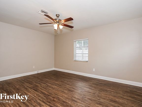 2nd image of 1400 NE 180th St