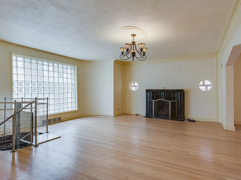 7943 Delmar Blvd — Photo 5