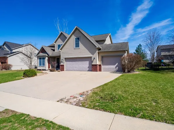 2510 Crooked Creek Rd, Bloomington, IL 61705