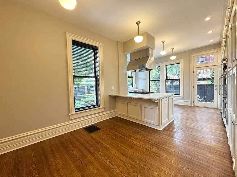3011 Grand Ave — Photo 11