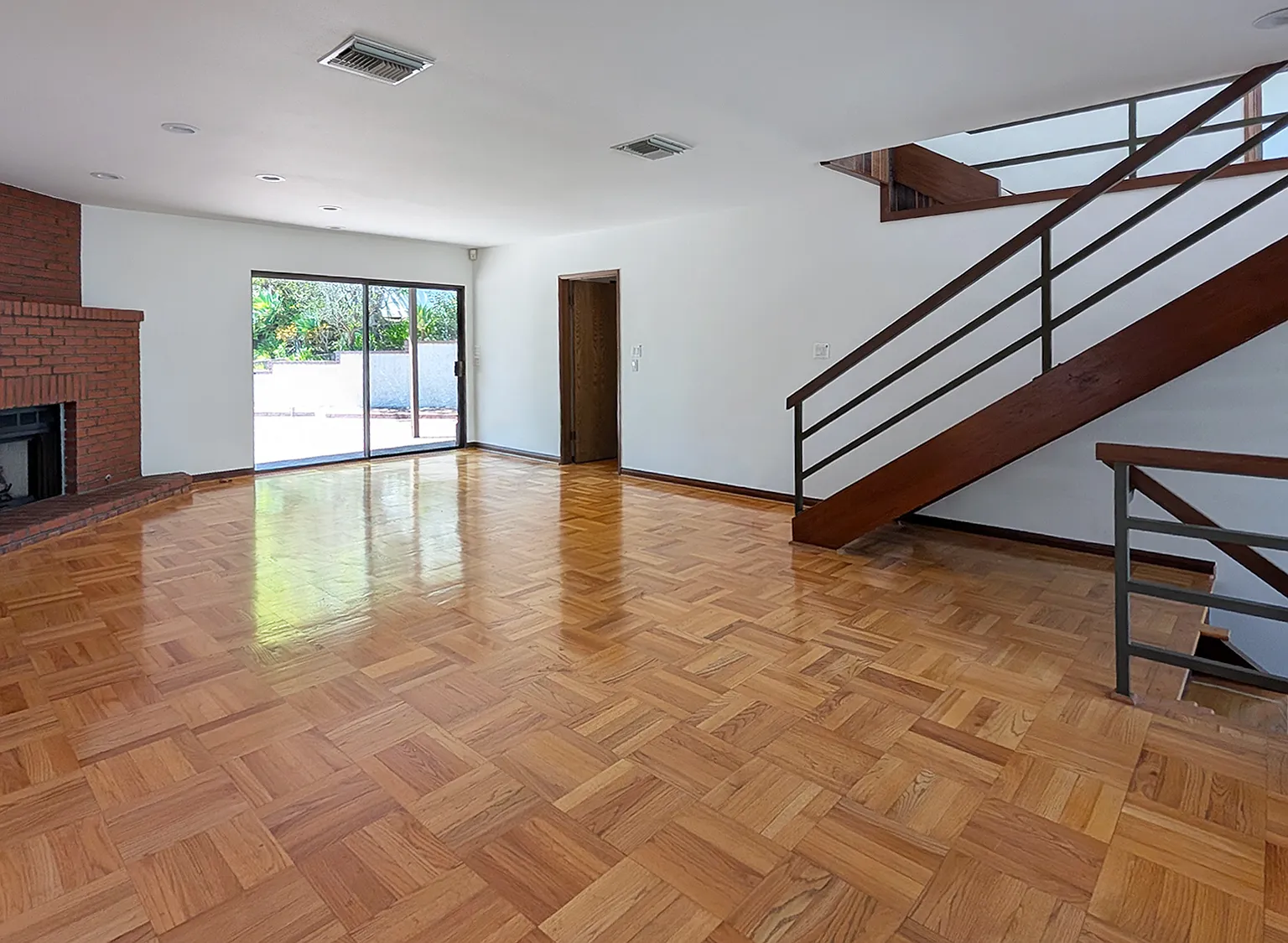 Beautiful, Mid-Century Modern 7 Bedroom / 6.5 Bathroom in Beverly Hill — Photo 4