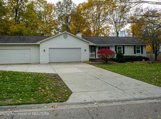 340 Tanbark Dr, Dimondale, MI 48821