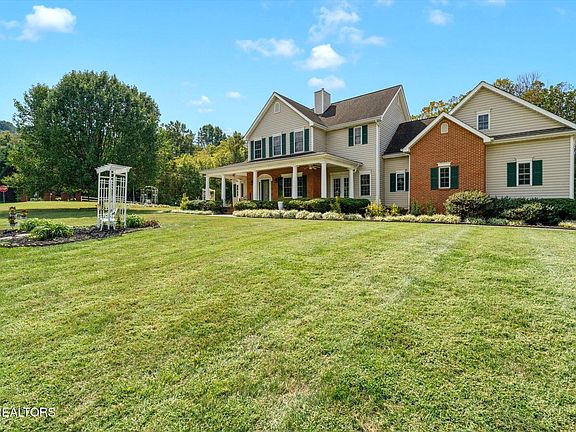 3rd image of 7007 Summer Oak Ln