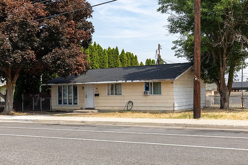2nd image of 1223 Methow Street