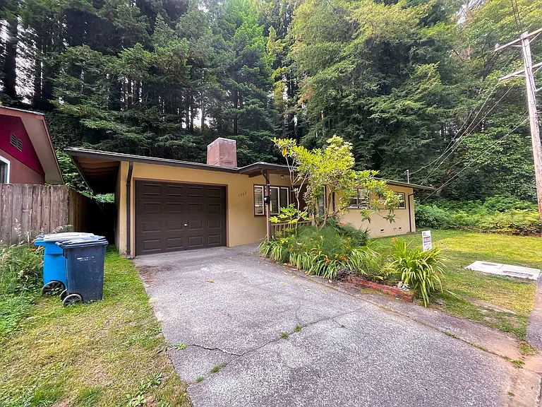 1467 Beverly Dr — Photo 3