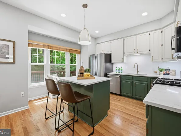 1232 Weatherstone Ct, Reston, VA 20194