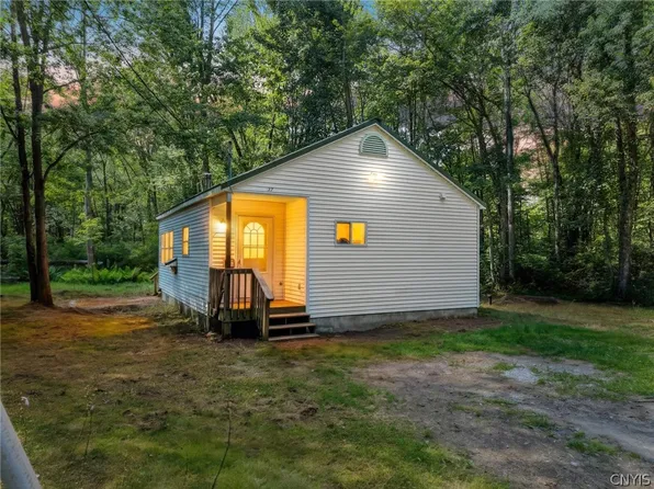 37 34th St, Constantia, NY 13044