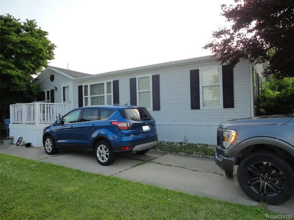 1555 Briarwood Dr, Adrian, MI 49221