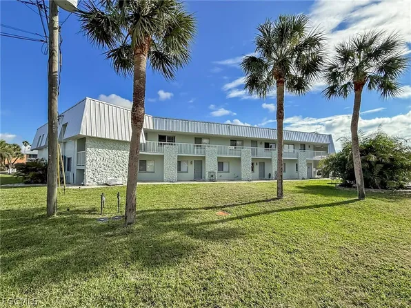 5111 Manor Ct APT 4, Cape Coral, FL 33904