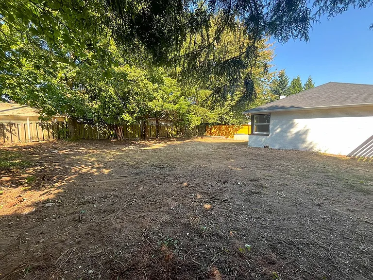315 NE 148th Ave — Photo 43