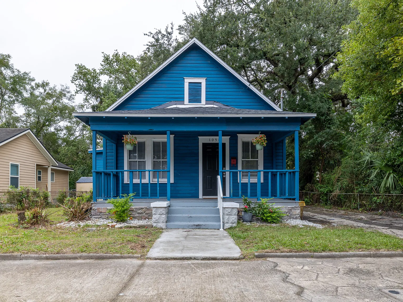 1050 East 11th Street — Photo 1