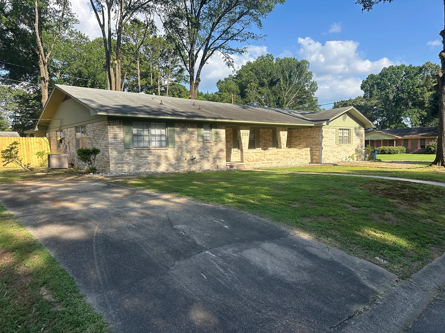 608 S Baridon St — Photo 2