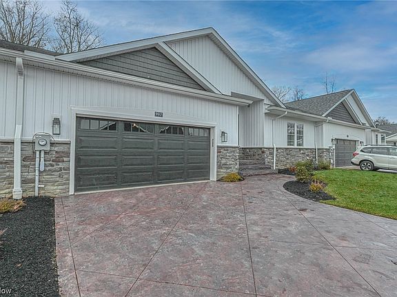 3rd image of 997 Pin Oaks Dr
