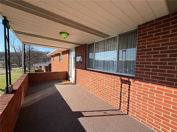 3rd image of 100 Pinewood Dr