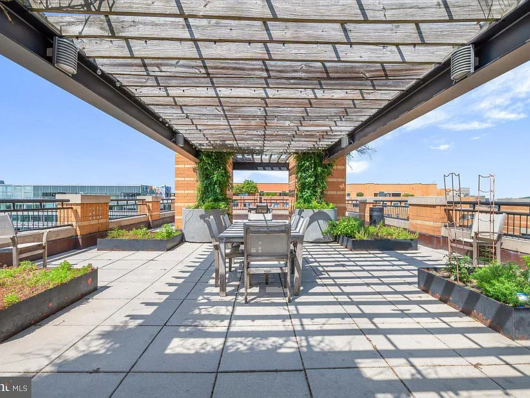 400 Massachusetts Ave NW #820 — Photo 31