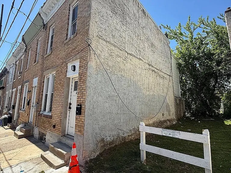 3 bed, $1,900 — Photo 2