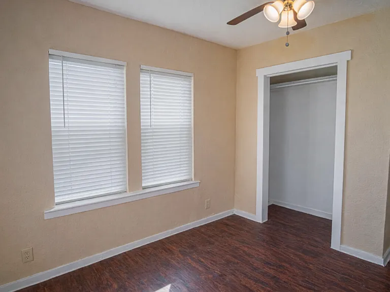819 Larry — Photo 10