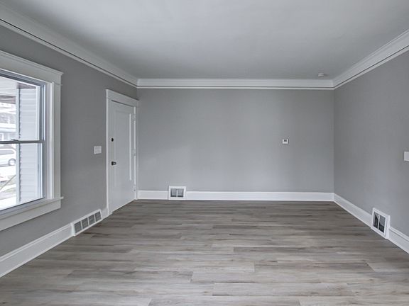4th image of 1304 W 105th St Unit 2
