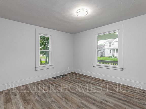 5th image of 1022 5th St SW