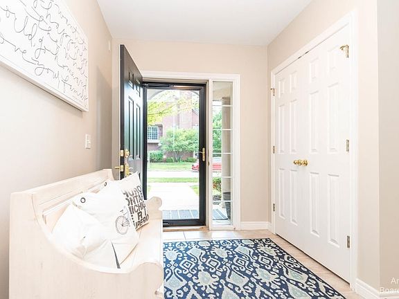 4th image of 5576 Hampshire Ln