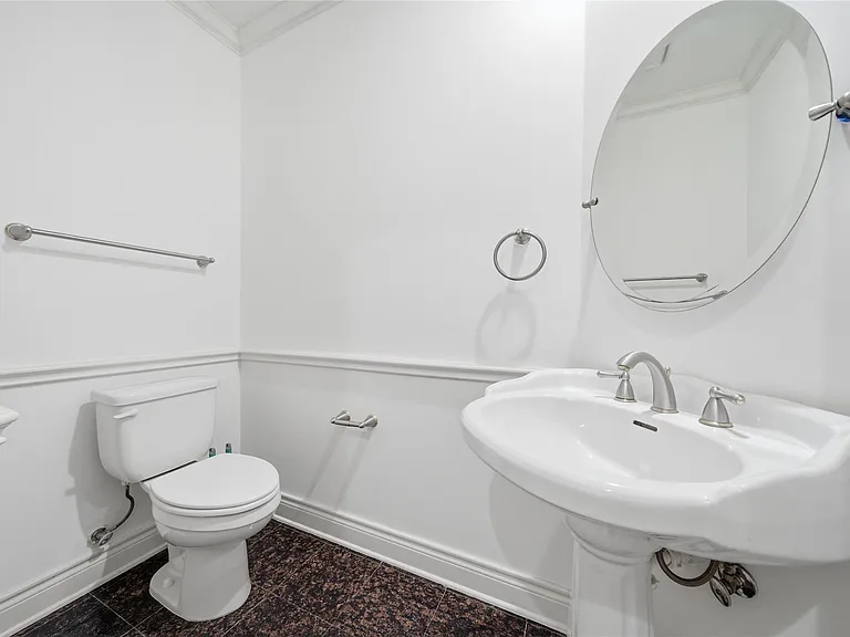 1329 Hyde Park Blvd — Photo 13