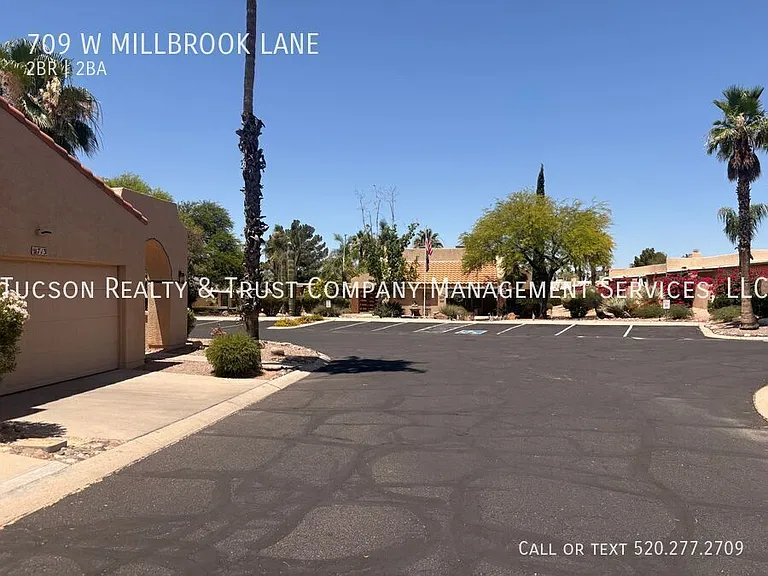 709 W Millbrook Ln — Photo 19