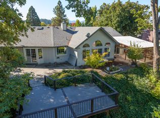 1320 Redwood Cir, Grants Pass, OR 97527