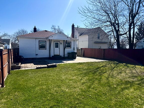 2nd image of 218 Wellington Ave