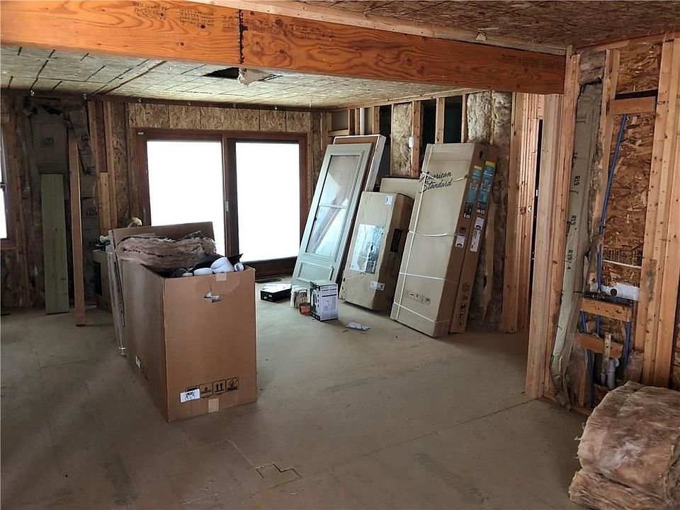 2nd image of 930 NE 6th St