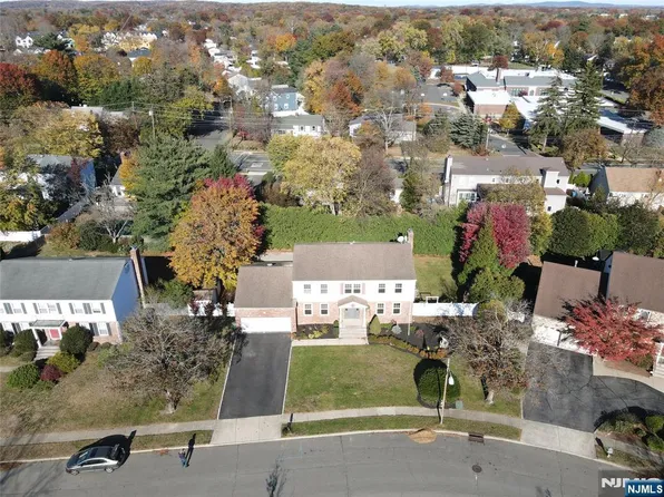 265 Purdue Ct, Paramus, NJ 07652