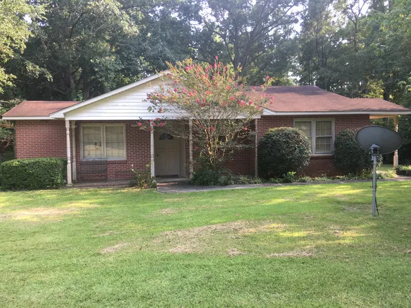 840 E McCarty St, Sandersville, GA 31082