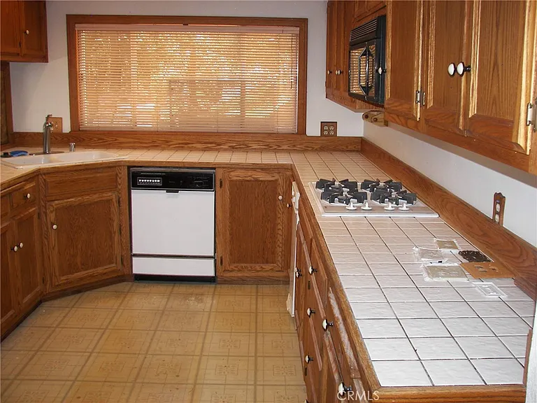 21636 Sawpit Canyon Rd — Photo 7