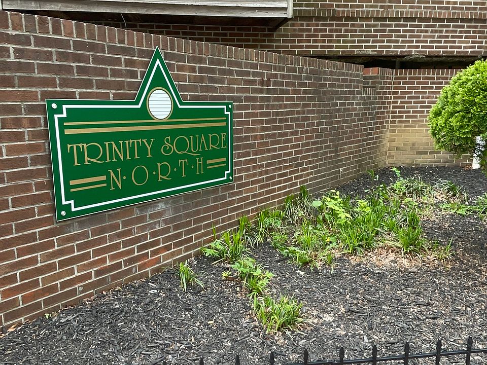 Located walking distance from business district, shopping and the hospital