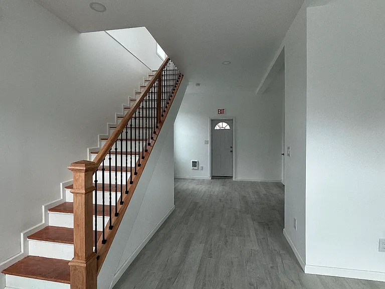 547 N 8th St #2 — Photo 5