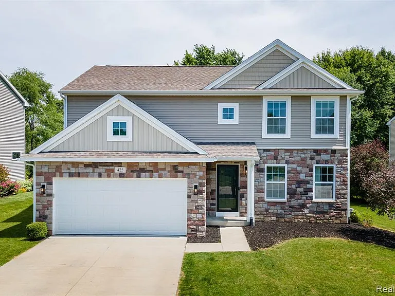 425 Knollwood Dr — Photo 1
