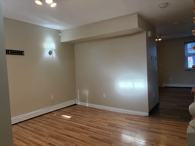 36 Cork St — Photo 2