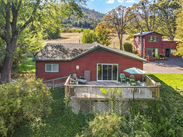 3808 Andrews Rd, Medford, OR 97501